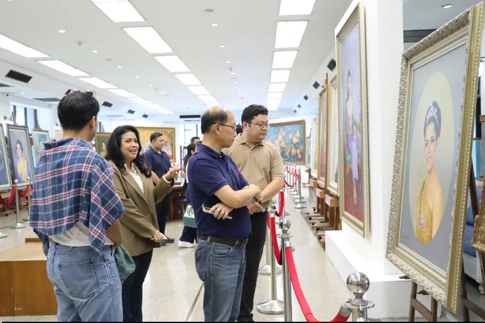 title - ผอ.ศพส. ให้การต้อนรับ คณะนักศึกษาโครงการรัฐประศาสนศาสตรมหาบัณฑิต รุ่นที่ 18 มหาวิทยาลัยรามคำแหง เข้าเยี่ยมชมแผนกฝึกอบรมทั้ง 12 แผนก และพื้นที่ภายในศูนย์ส่งเสริมและพัฒนาอาชีพเสริมนอกภาคการเกษตร